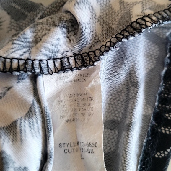 On Carnaby Faux Silk Top - Picture 5 of 5